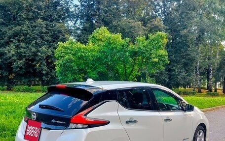 Nissan Leaf II, 2018 год, 1 930 000 рублей, 7 фотография