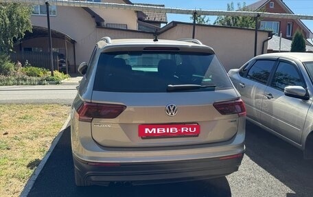 Volkswagen Tiguan II, 2018 год, 2 777 000 рублей, 2 фотография