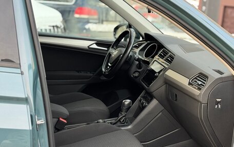 Volkswagen Tiguan II, 2019 год, 2 340 000 рублей, 2 фотография