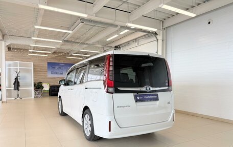 Toyota Esquire I, 2015 год, 1 999 999 рублей, 4 фотография