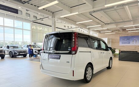 Toyota Esquire I, 2015 год, 1 999 999 рублей, 6 фотография