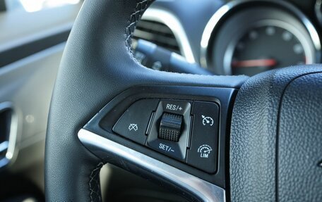 Opel Mokka I, 2013 год, 882 000 рублей, 17 фотография
