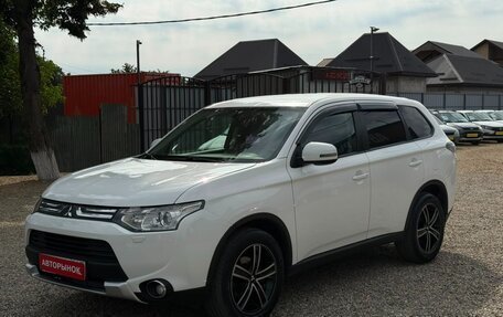 Mitsubishi Outlander III рестайлинг 3, 2014 год, 1 550 000 рублей, 2 фотография