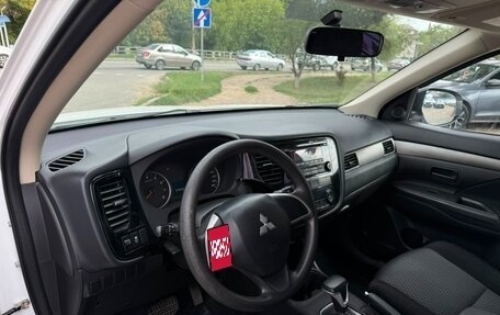 Mitsubishi Outlander III рестайлинг 3, 2014 год, 1 550 000 рублей, 8 фотография