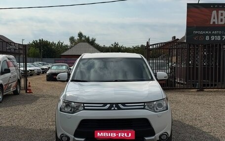 Mitsubishi Outlander III рестайлинг 3, 2014 год, 1 550 000 рублей, 4 фотография