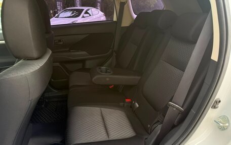 Mitsubishi Outlander III рестайлинг 3, 2014 год, 1 550 000 рублей, 15 фотография