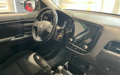 Mitsubishi Outlander III рестайлинг 3, 2020 год, 2 099 000 рублей, 14 фотография