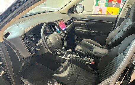 Mitsubishi Outlander III рестайлинг 3, 2020 год, 2 099 000 рублей, 10 фотография