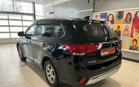 Mitsubishi Outlander III рестайлинг 3, 2020 год, 2 099 000 рублей, 6 фотография