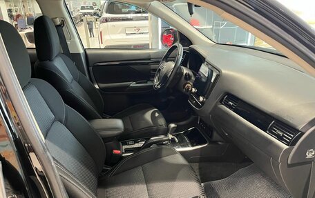 Mitsubishi Outlander III рестайлинг 3, 2020 год, 2 099 000 рублей, 15 фотография