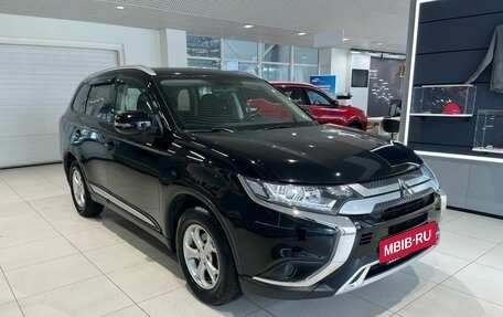 Mitsubishi Outlander III рестайлинг 3, 2020 год, 2 099 000 рублей, 3 фотография