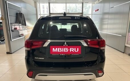Mitsubishi Outlander III рестайлинг 3, 2020 год, 2 099 000 рублей, 5 фотография