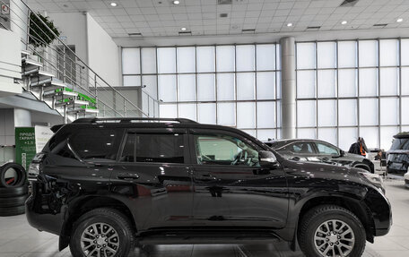 Toyota Land Cruiser Prado 150 рестайлинг 2, 2014 год, 3 200 000 рублей, 5 фотография