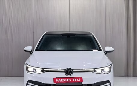 Volkswagen Golf VIII, 2023 год, 2 000 757 рублей, 2 фотография