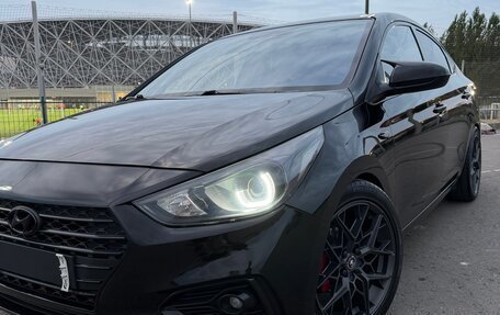 Hyundai Solaris II рестайлинг, 2017 год, 1 370 000 рублей, 2 фотография