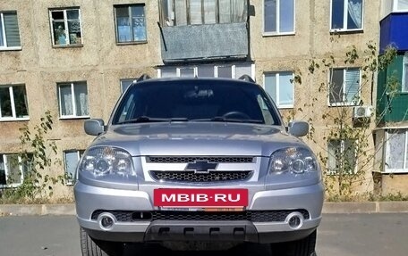 Chevrolet Niva I рестайлинг, 2011 год, 495 000 рублей, 2 фотография