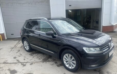 Volkswagen Tiguan II, 2018 год, 2 350 000 рублей, 2 фотография