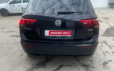 Volkswagen Tiguan II, 2018 год, 2 350 000 рублей, 1 фотография