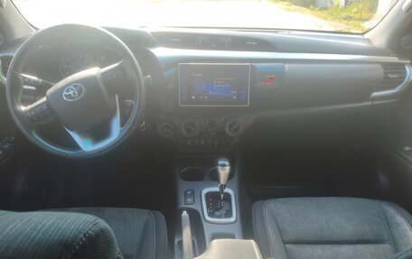 Toyota Hilux VIII, 2016 год, 3 170 000 рублей, 23 фотография