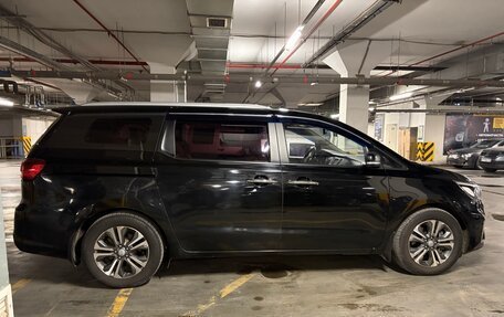 KIA Carnival III, 2019 год, 2 500 000 рублей, 5 фотография