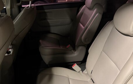 KIA Carnival III, 2019 год, 2 500 000 рублей, 9 фотография