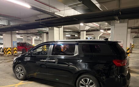 KIA Carnival III, 2019 год, 2 500 000 рублей, 8 фотография