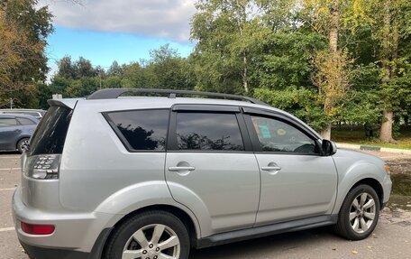 Mitsubishi Outlander III рестайлинг 3, 2010 год, 900 000 рублей, 2 фотография