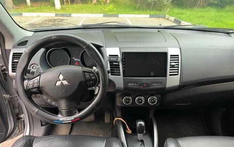Mitsubishi Outlander III рестайлинг 3, 2010 год, 900 000 рублей, 8 фотография