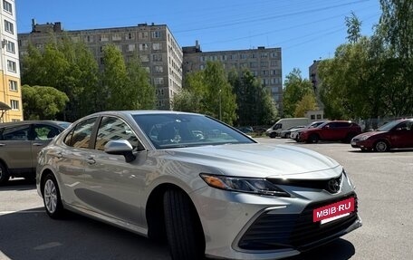 Toyota Camry, 2022 год, 2 920 000 рублей, 10 фотография