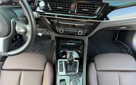 BMW 1 серия, 2022 год, 1 900 000 рублей, 11 фотография