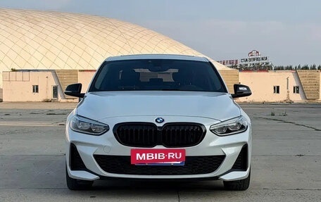 BMW 1 серия, 2022 год, 1 900 000 рублей, 2 фотография