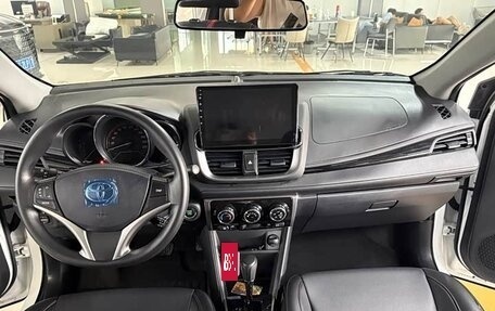 Toyota Yaris XP150 рестайлинг, 2023 год, 1 150 000 рублей, 8 фотография