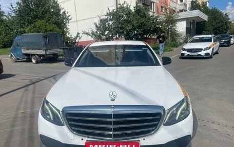 Mercedes-Benz E-Класс, 2019 год, 1 820 000 рублей, 1 фотография