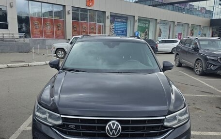 Volkswagen Tiguan II, 2021 год, 4 100 000 рублей, 1 фотография
