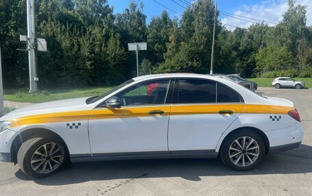 Mercedes-Benz E-Класс, 2019 год, 1 820 000 рублей, 3 фотография