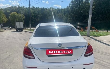 Mercedes-Benz E-Класс, 2019 год, 1 820 000 рублей, 5 фотография