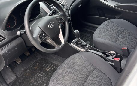 Hyundai Solaris II рестайлинг, 2015 год, 1 050 000 рублей, 9 фотография