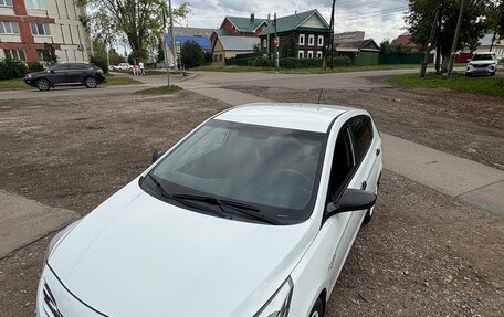 Hyundai Solaris II рестайлинг, 2015 год, 1 050 000 рублей, 8 фотография