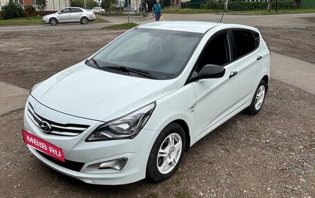 Hyundai Solaris II рестайлинг, 2015 год, 1 050 000 рублей, 3 фотография