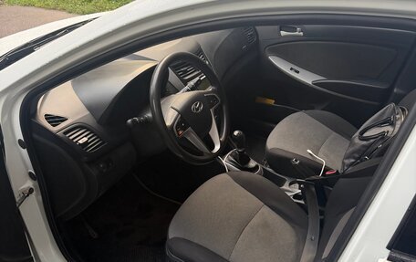 Hyundai Solaris II рестайлинг, 2012 год, 570 000 рублей, 5 фотография