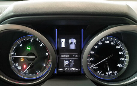Toyota Land Cruiser Prado 150 рестайлинг 2, 2015 год, 3 830 000 рублей, 16 фотография