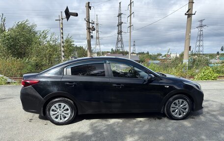 KIA Rio IV, 2018 год, 950 000 рублей, 4 фотография