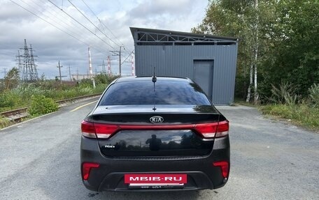 KIA Rio IV, 2018 год, 950 000 рублей, 3 фотография