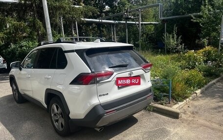 Toyota RAV4, 2020 год, 2 950 000 рублей, 4 фотография