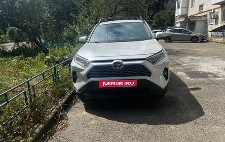 Toyota RAV4, 2020 год, 2 950 000 рублей, 2 фотография