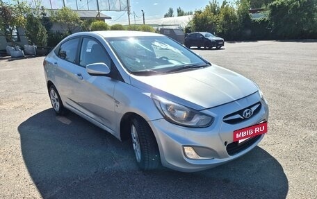 Hyundai Solaris II рестайлинг, 2011 год, 570 000 рублей, 3 фотография