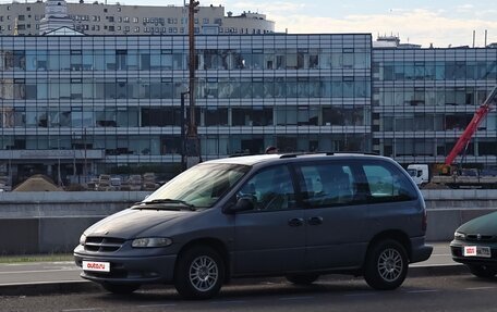Chrysler Voyager III, 1999 год, 650 000 рублей, 2 фотография