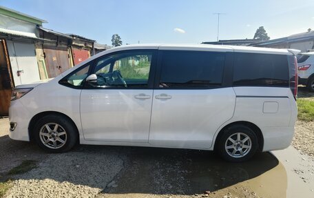Toyota Noah III, 2020 год, 2 199 000 рублей, 3 фотография