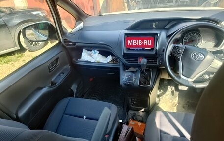 Toyota Noah III, 2020 год, 2 199 000 рублей, 5 фотография