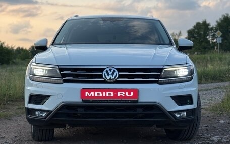 Volkswagen Tiguan II, 2018 год, 2 236 000 рублей, 2 фотография